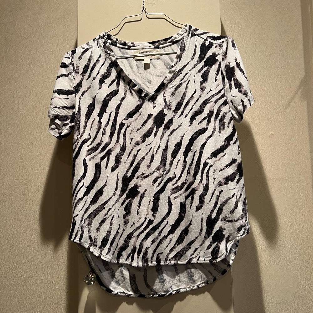 Cloth & Stone v neck t-shirt from Evereve